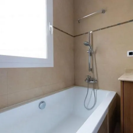 Lovely 4-bed House In Costa Adeje אדחה