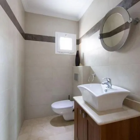 Lovely 4-bed House In Costa Adeje * אדחה