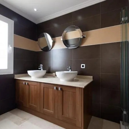 בית נופש Lovely 4-bed House In Costa Adeje