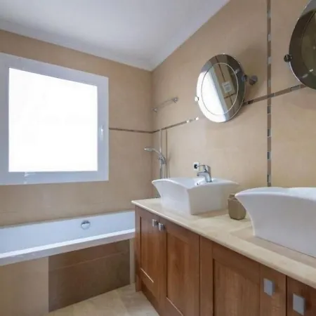 Lovely 4-bed House In Costa Adeje Hébergement de vacances *