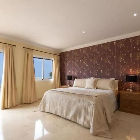 Lovely 4-bed House In Costa Adeje Prázdninový dům
